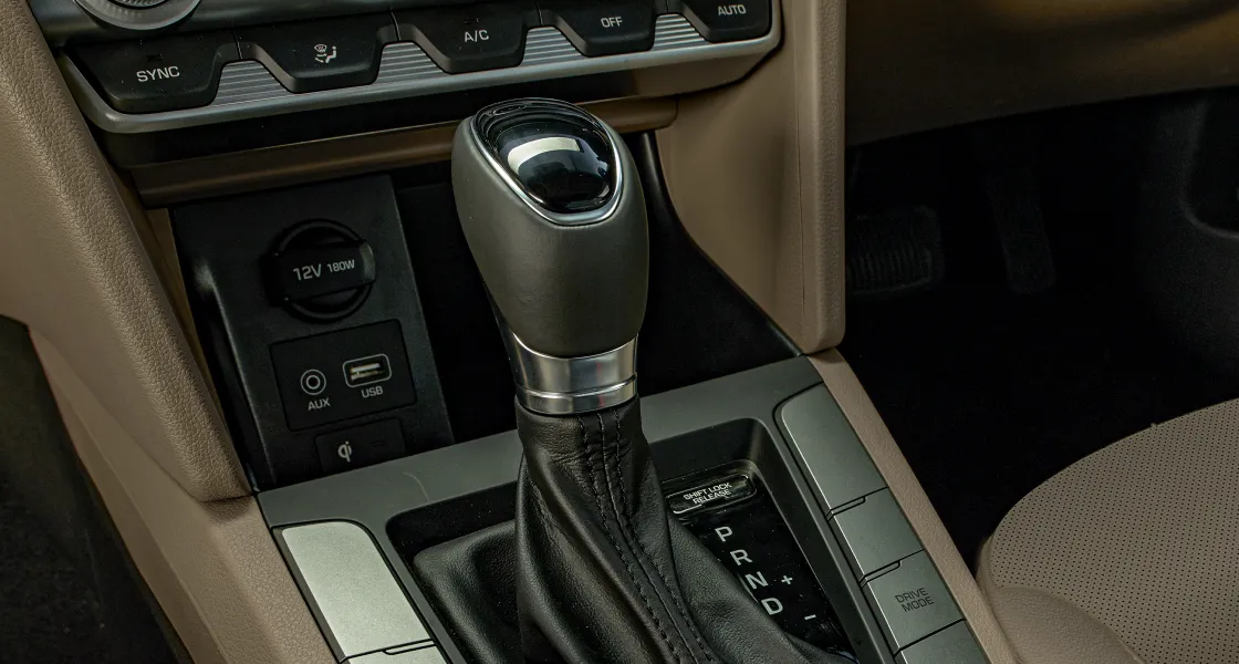 Elantra interior front view