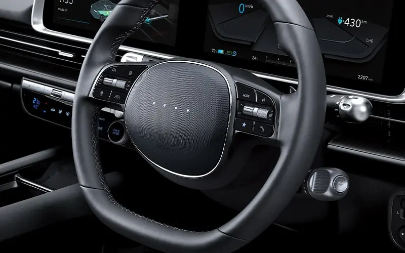 Heated steering wheel with media controls